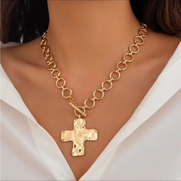 Gold Cross Pendant Hammered Thick Chunky Chain Vintage Inspired Necklace - Picture 3 of 8